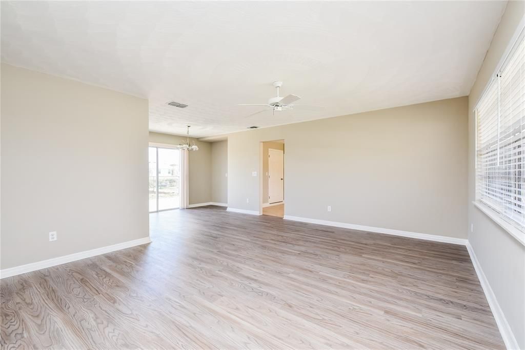 For Rent: $1,933 (3 beds, 2 baths, 1248 Square Feet)