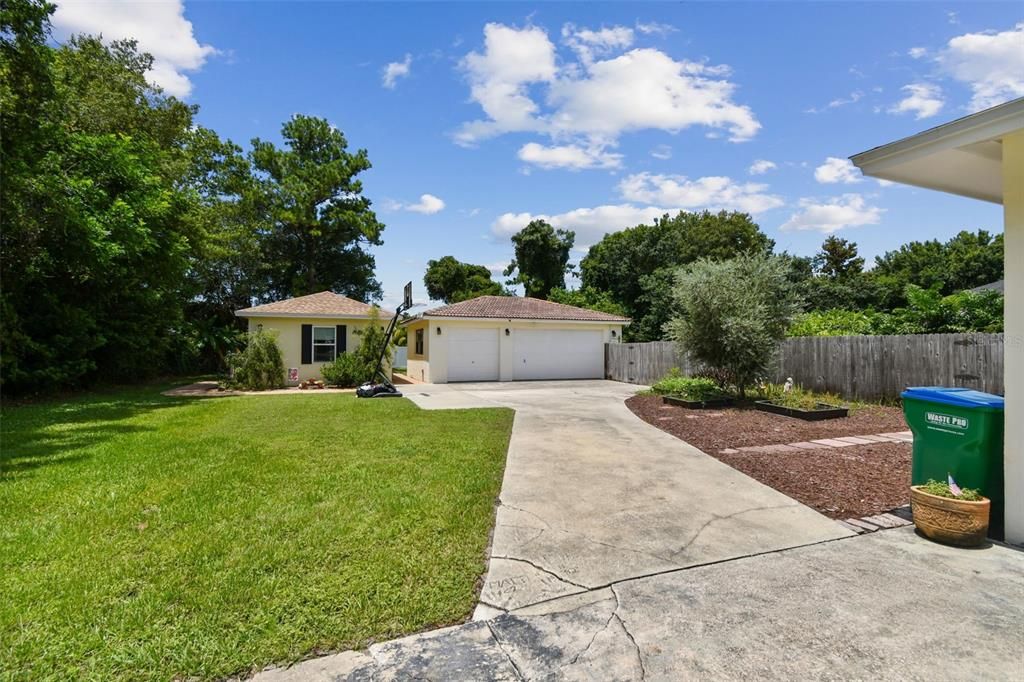 Detached 3 car garage