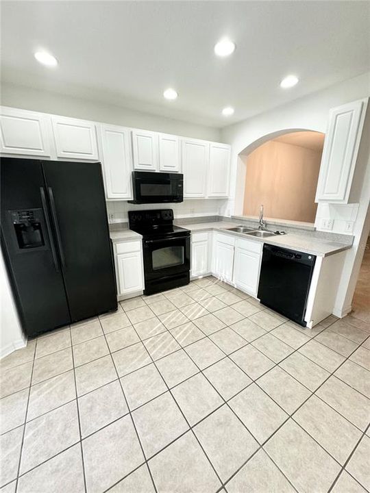 For Rent: $2,000 (3 beds, 2 baths, 1390 Square Feet)