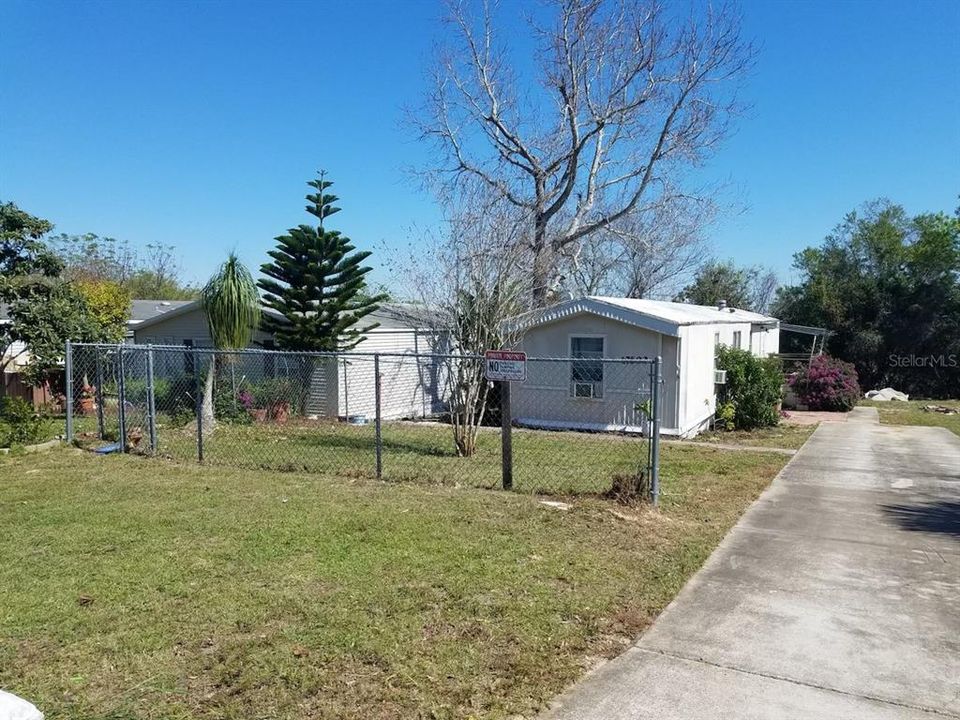 Active With Contract: $90,000 (3 beds, 2 baths, 980 Square Feet)