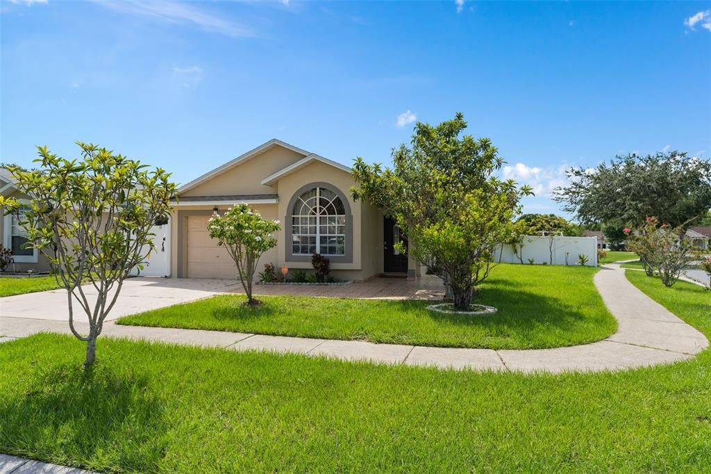 Active With Contract: $340,000 (4 beds, 3 baths, 1177 Square Feet)