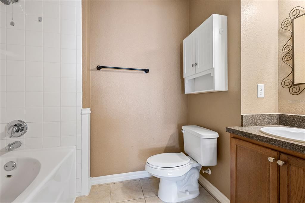 Active With Contract: $1,900 (2 beds, 2 baths, 1250 Square Feet)