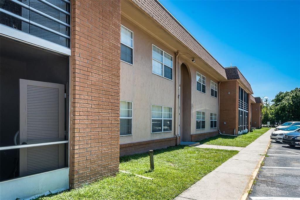 Recently Rented: $850 (1 beds, 1 baths, 427 Square Feet)