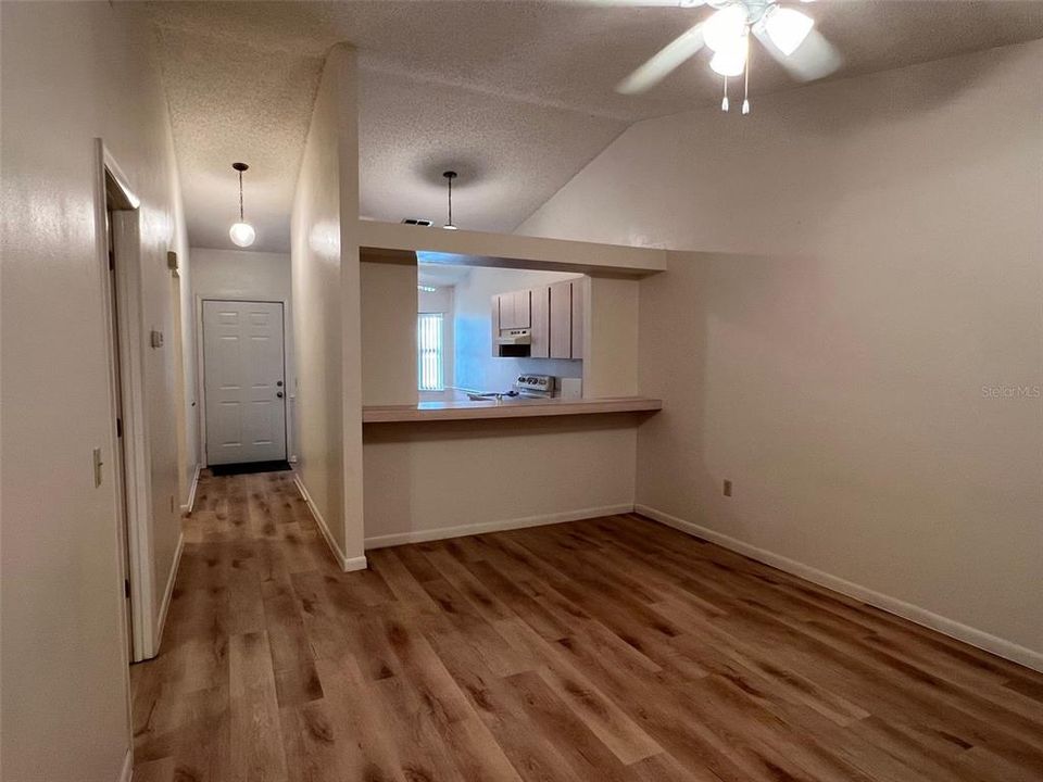 For Rent: $1,400 (2 beds, 1 baths, 796 Square Feet)