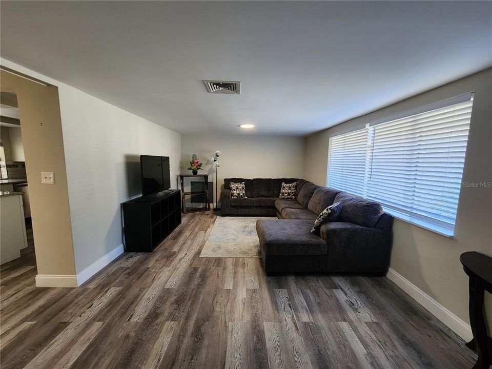 For Rent: $1,699 (2 beds, 2 baths, 1406 Square Feet)