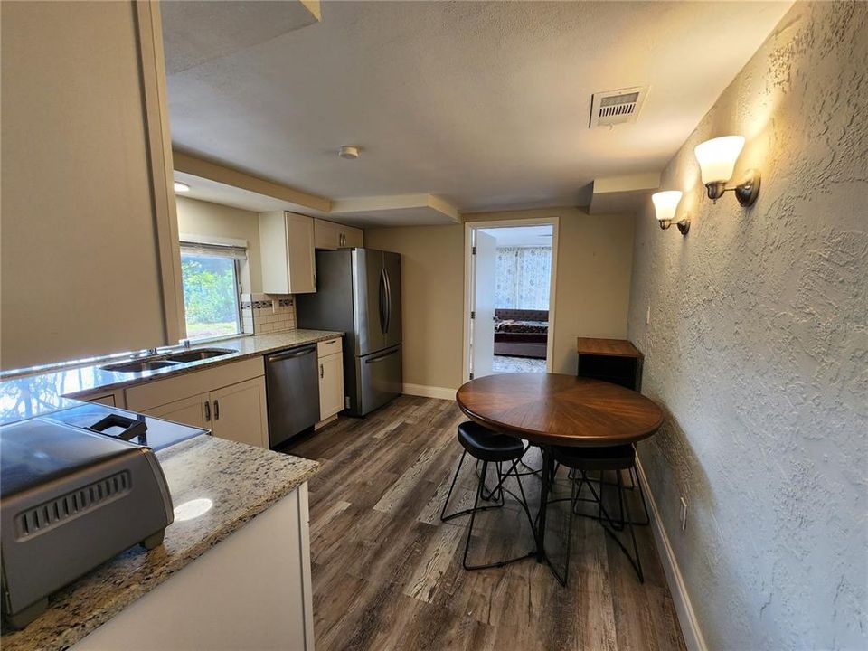 For Rent: $1,699 (2 beds, 2 baths, 1406 Square Feet)