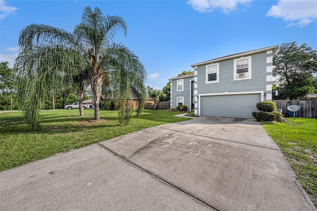 Active With Contract: $300,000 (4 beds, 2 baths, 2806 Square Feet)