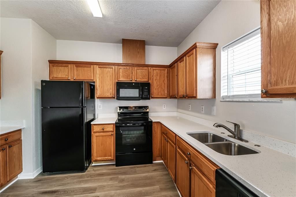 For Rent: $2,090 (3 beds, 2 baths, 1469 Square Feet)