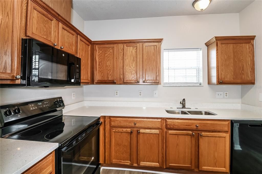 For Rent: $2,090 (3 beds, 2 baths, 1469 Square Feet)