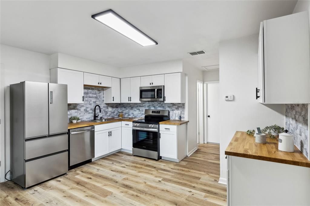 Active With Contract: $188,900 (2 beds, 2 baths, 1152 Square Feet)