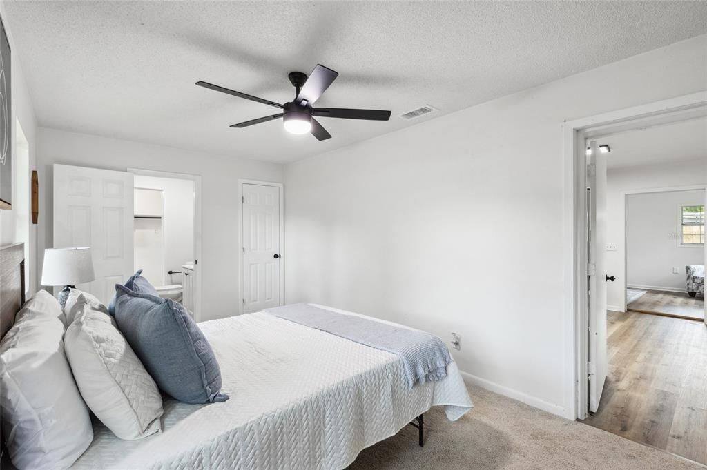 Active With Contract: $188,900 (2 beds, 2 baths, 1152 Square Feet)