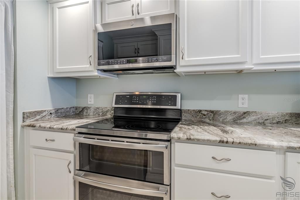 Active With Contract: $709,000 (3 beds, 2 baths, 1059 Square Feet)