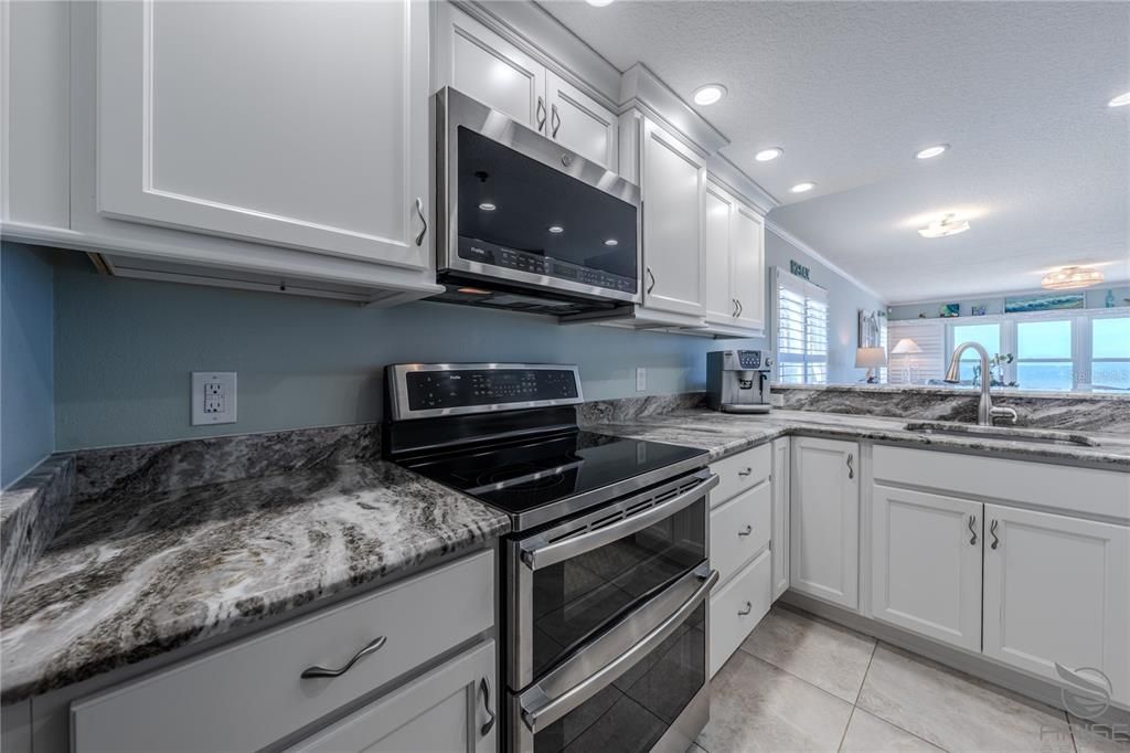 Active With Contract: $709,000 (3 beds, 2 baths, 1059 Square Feet)