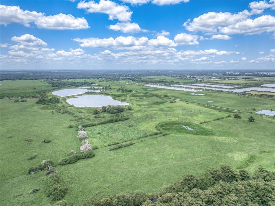 На продажу: $2,200,000 (40.02 acres)