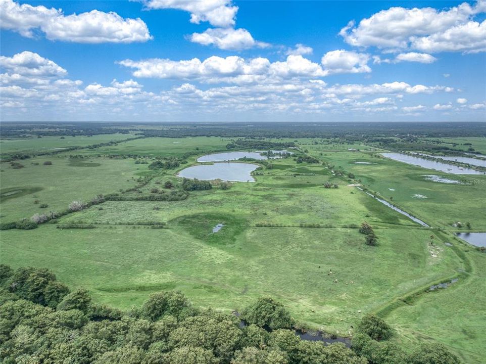 На продажу: $2,200,000 (40.02 acres)