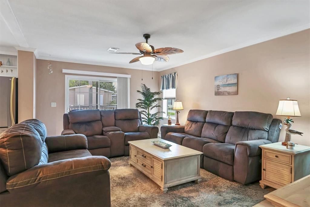 For Sale: $280,000 (2 beds, 2 baths, 1188 Square Feet)