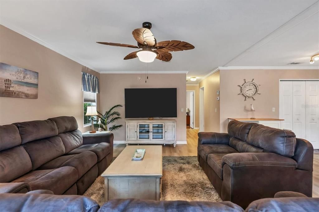 For Sale: $280,000 (2 beds, 2 baths, 1188 Square Feet)