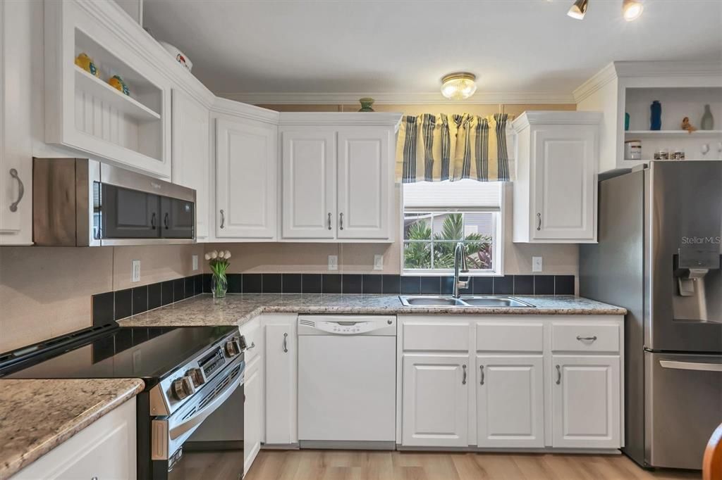 For Sale: $280,000 (2 beds, 2 baths, 1188 Square Feet)