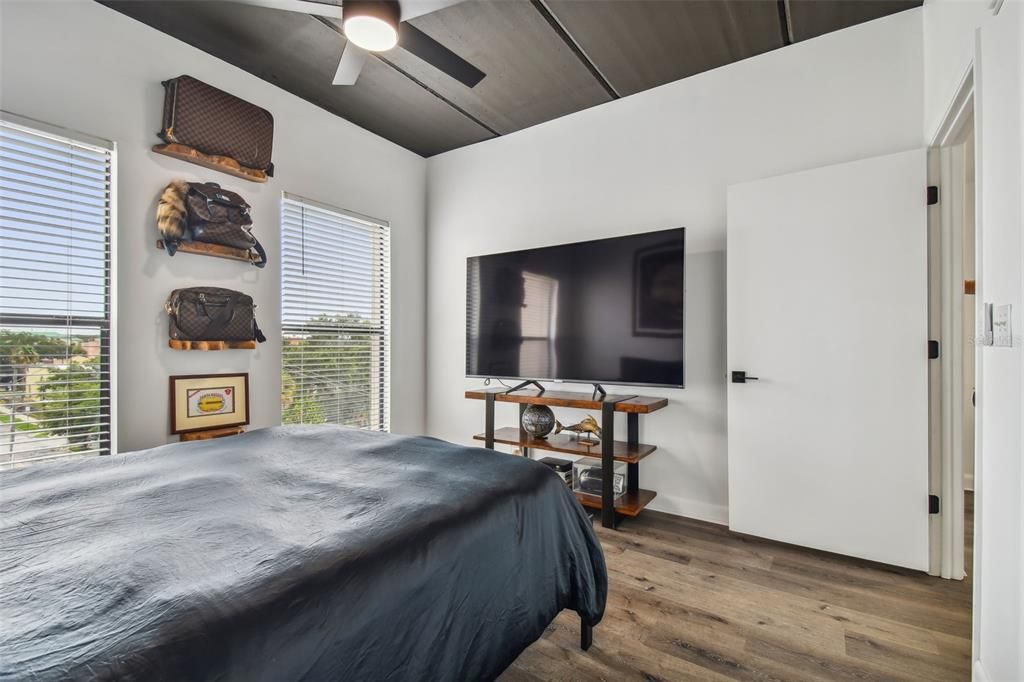 Active With Contract: $3,500 (2 beds, 1 baths, 1544 Square Feet)