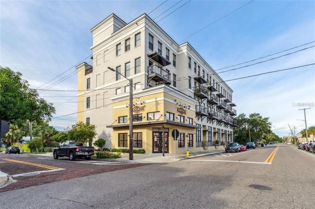 Active With Contract: $3,500 (2 beds, 1 baths, 1544 Square Feet)