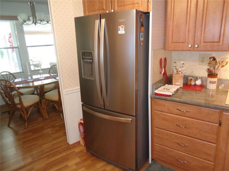 For Sale: $145,000 (2 beds, 2 baths, 1250 Square Feet)