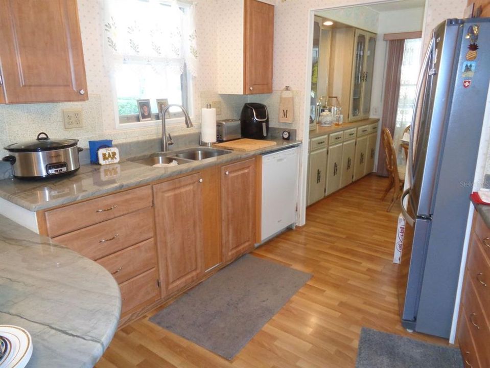 For Sale: $145,000 (2 beds, 2 baths, 1250 Square Feet)