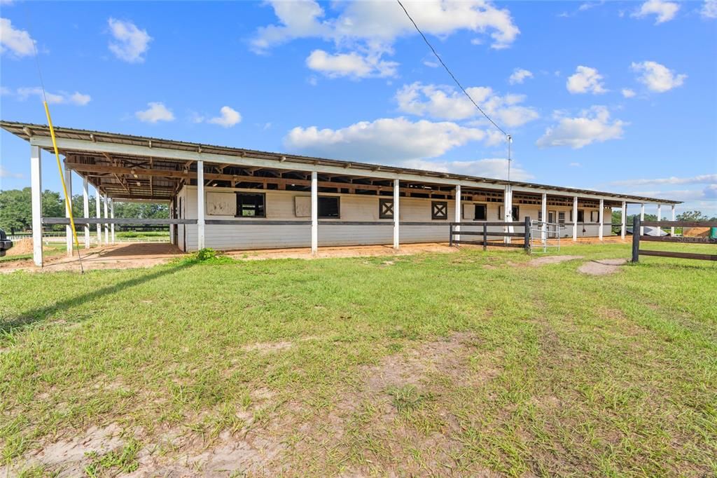 Larger barn (34 stalls)