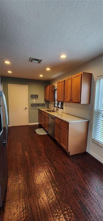 For Rent: $2,250 (3 beds, 2 baths, 1649 Square Feet)