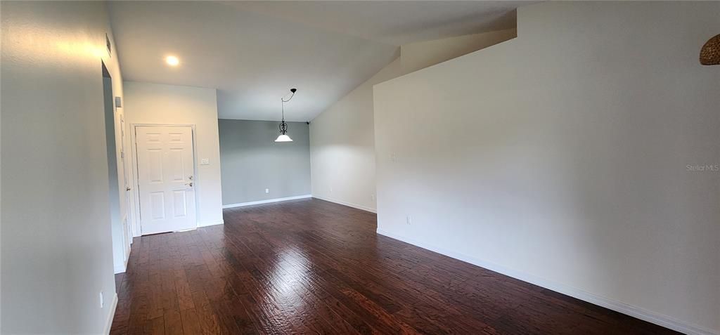 For Rent: $2,250 (3 beds, 2 baths, 1649 Square Feet)