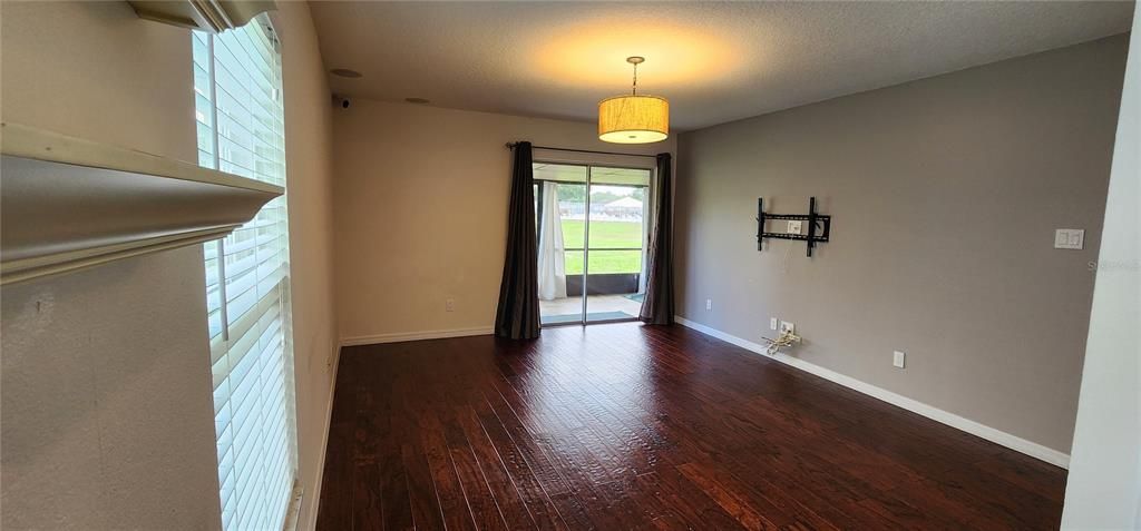 For Rent: $2,250 (3 beds, 2 baths, 1649 Square Feet)