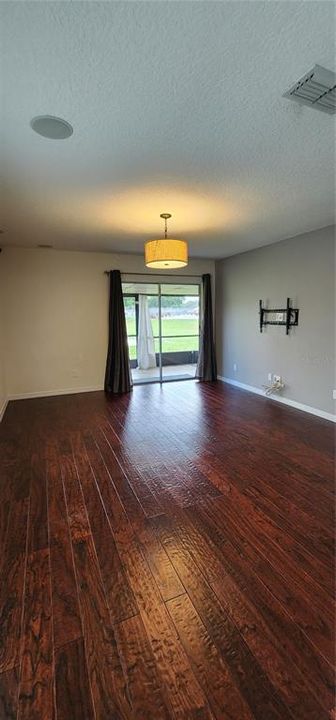 For Rent: $2,250 (3 beds, 2 baths, 1649 Square Feet)