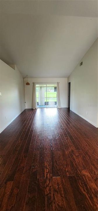 For Rent: $2,250 (3 beds, 2 baths, 1649 Square Feet)