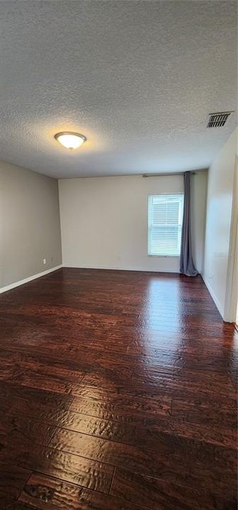 For Rent: $2,250 (3 beds, 2 baths, 1649 Square Feet)