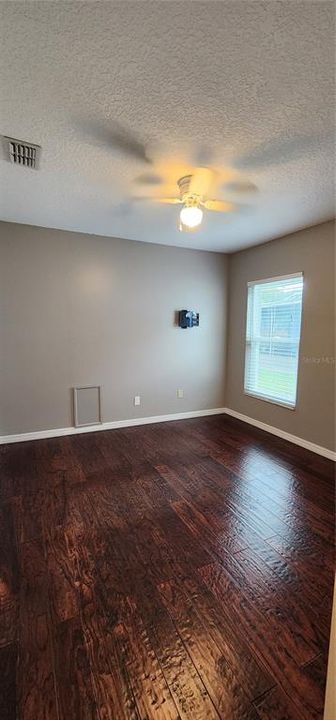 For Rent: $2,250 (3 beds, 2 baths, 1649 Square Feet)