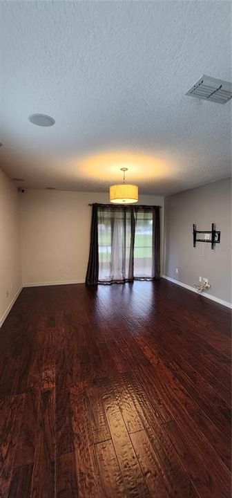 For Rent: $2,250 (3 beds, 2 baths, 1649 Square Feet)