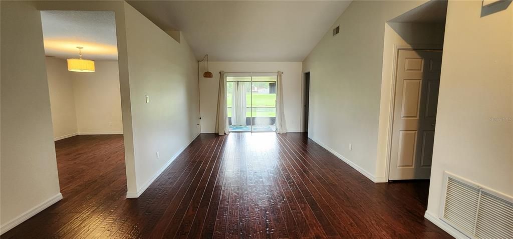 For Rent: $2,250 (3 beds, 2 baths, 1649 Square Feet)