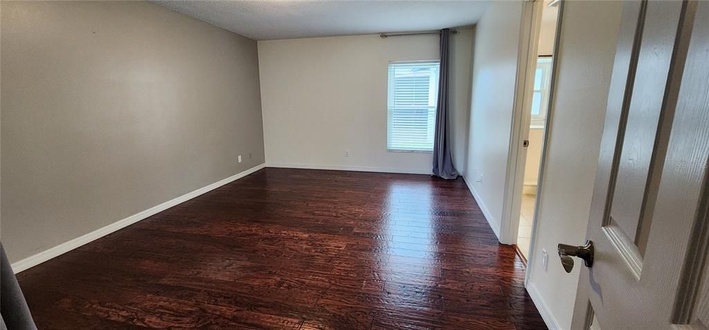 For Rent: $2,250 (3 beds, 2 baths, 1649 Square Feet)