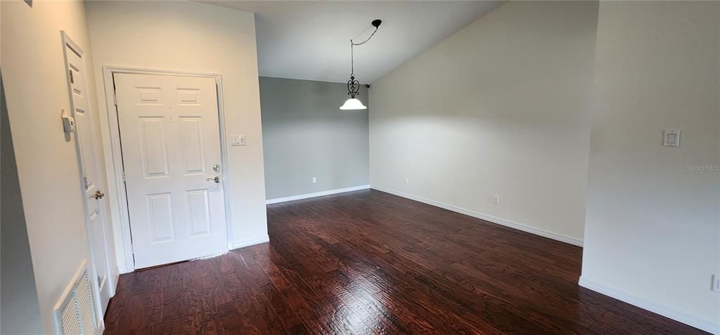 For Rent: $2,250 (3 beds, 2 baths, 1649 Square Feet)