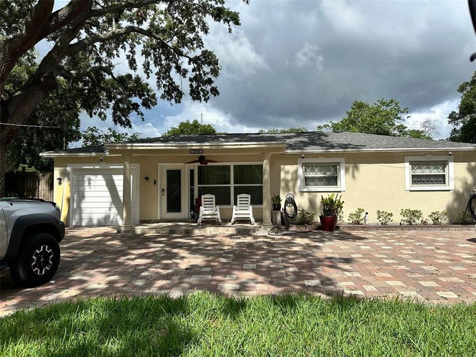 Recently Sold: $390,000 (3 beds, 2 baths, 1359 Square Feet)