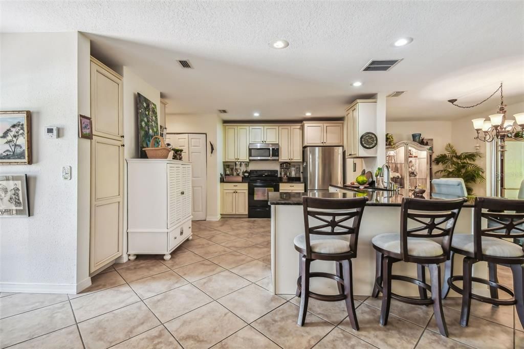 Active With Contract: $279,900 (2 beds, 2 baths, 1350 Square Feet)