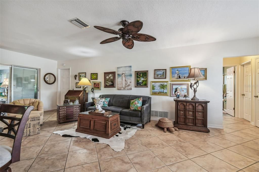 Active With Contract: $279,900 (2 beds, 2 baths, 1350 Square Feet)