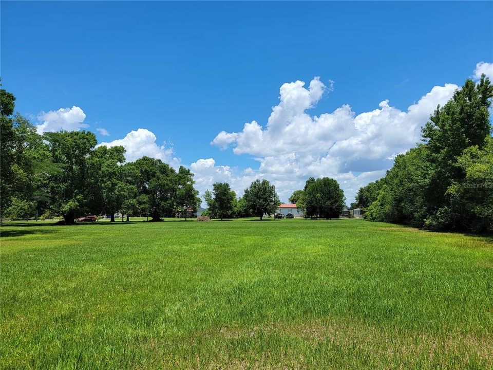 На продажу: $900,000 (2.91 acres)