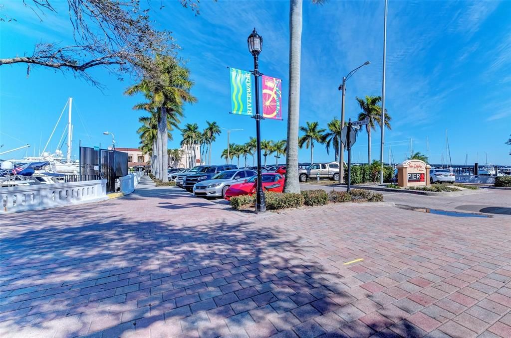 Active With Contract: $350,000 (3 beds, 2 baths, 1108 Square Feet)