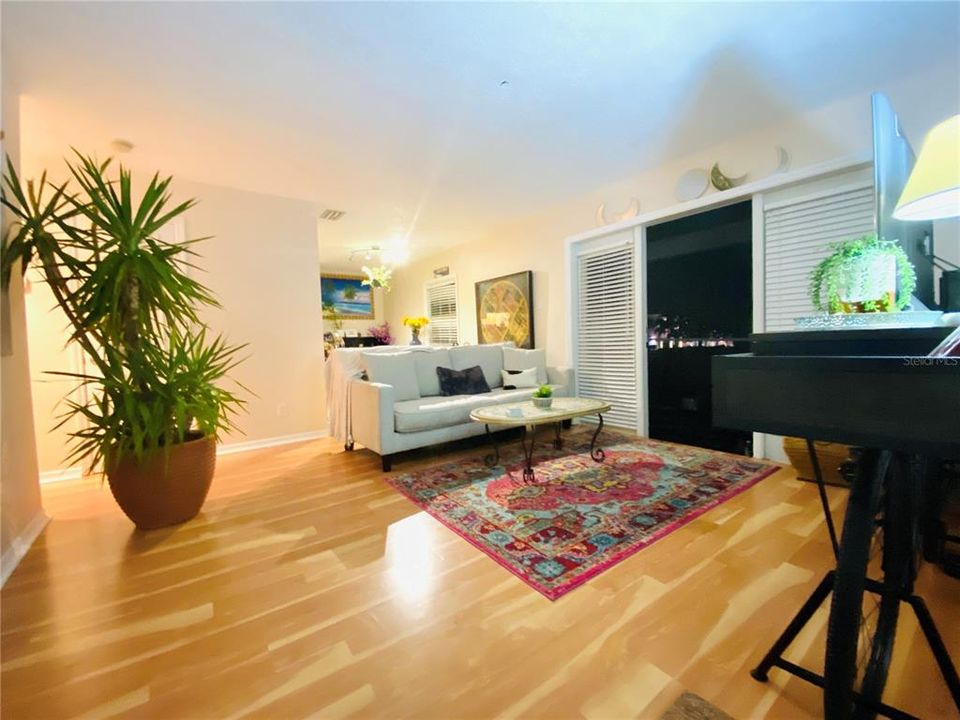 For Sale: $284,420 (2 beds, 1 baths, 773 Square Feet)