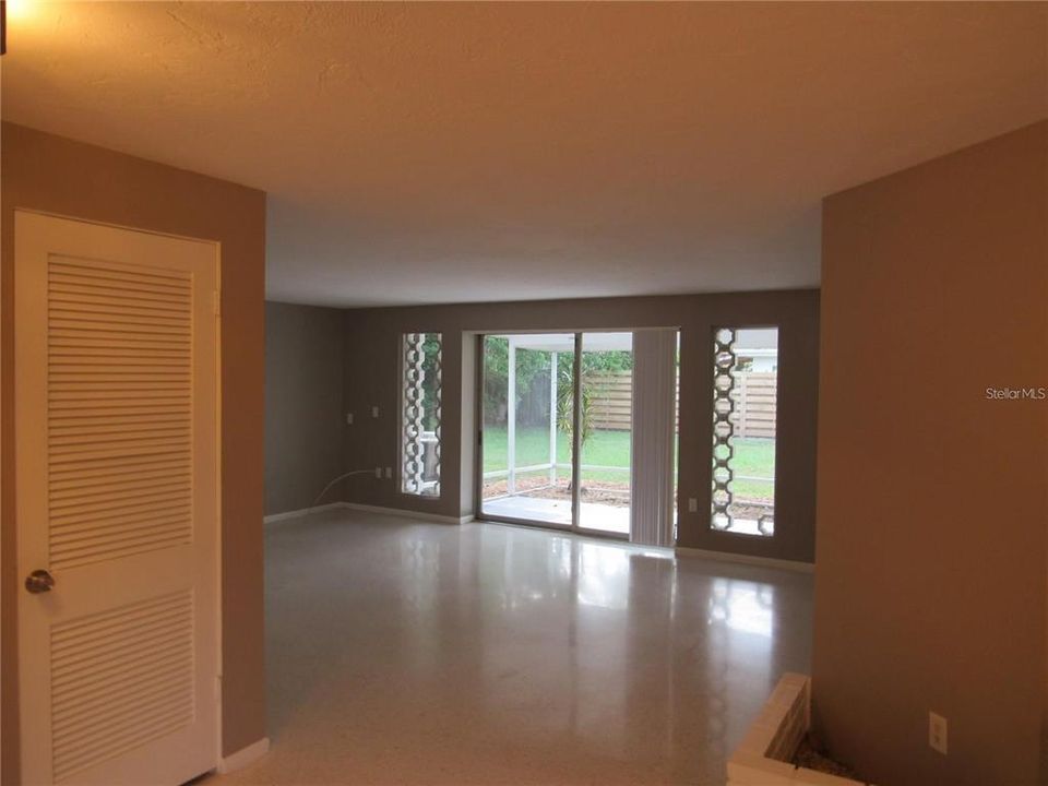 For Rent: $2,400 (2 beds, 1 baths, 1128 Square Feet)