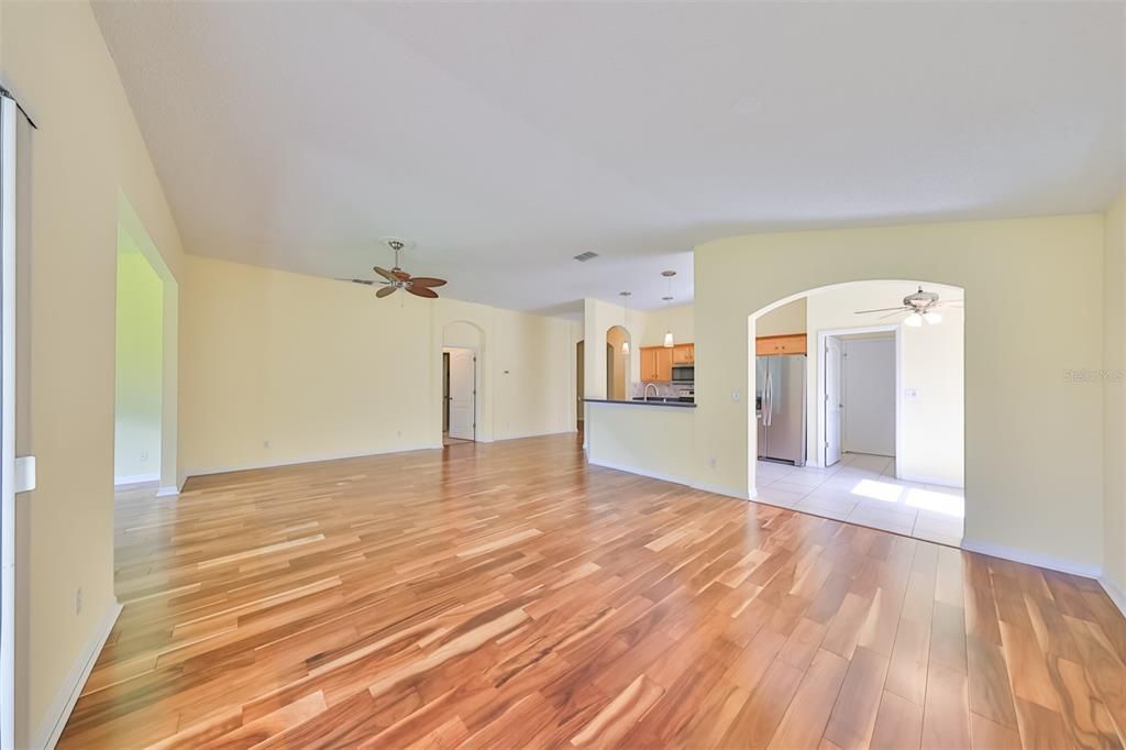 For Sale: $270,000 (2 beds, 2 baths, 1790 Square Feet)