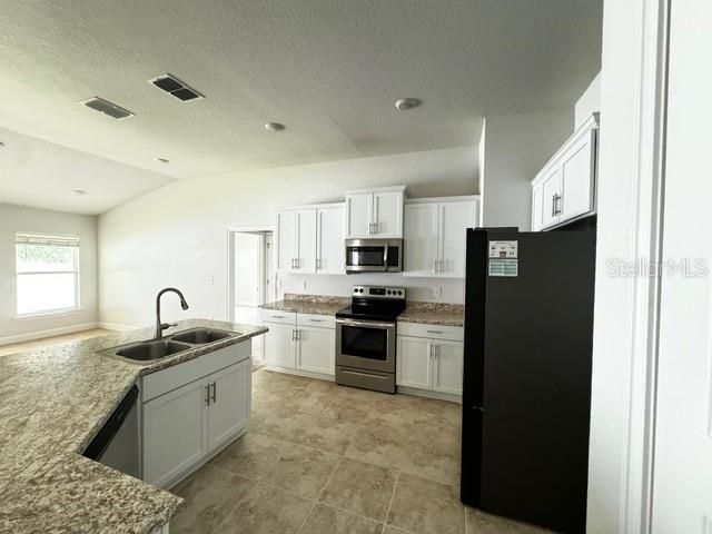 For Rent: $2,295 (3 beds, 2 baths, 1490 Square Feet)