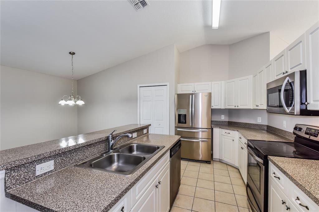 Active With Contract: $1,790 (3 beds, 2 baths, 1332 Square Feet)