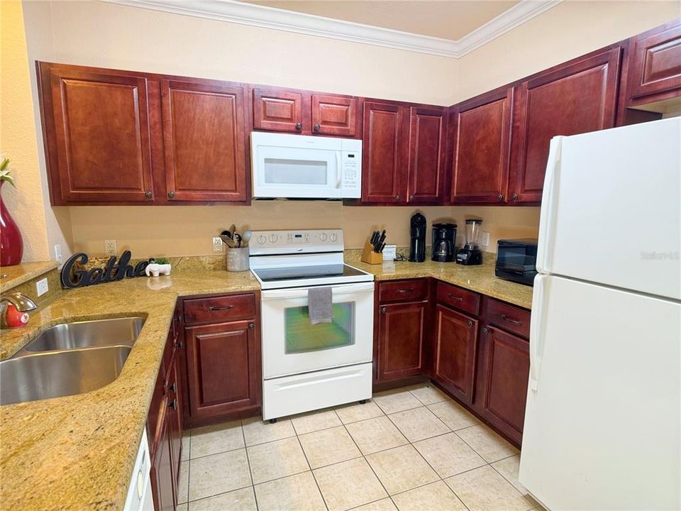 For Sale: $179,950 (2 beds, 2 baths, 917 Square Feet)