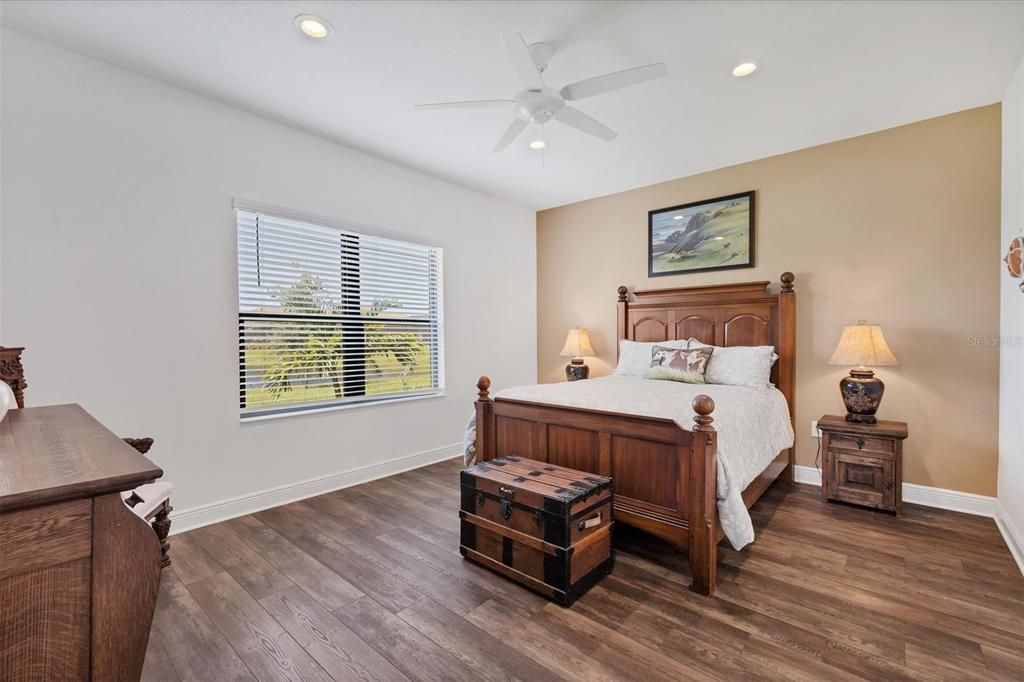 Primary Bedroom w/ceiling fan, walk-in closet